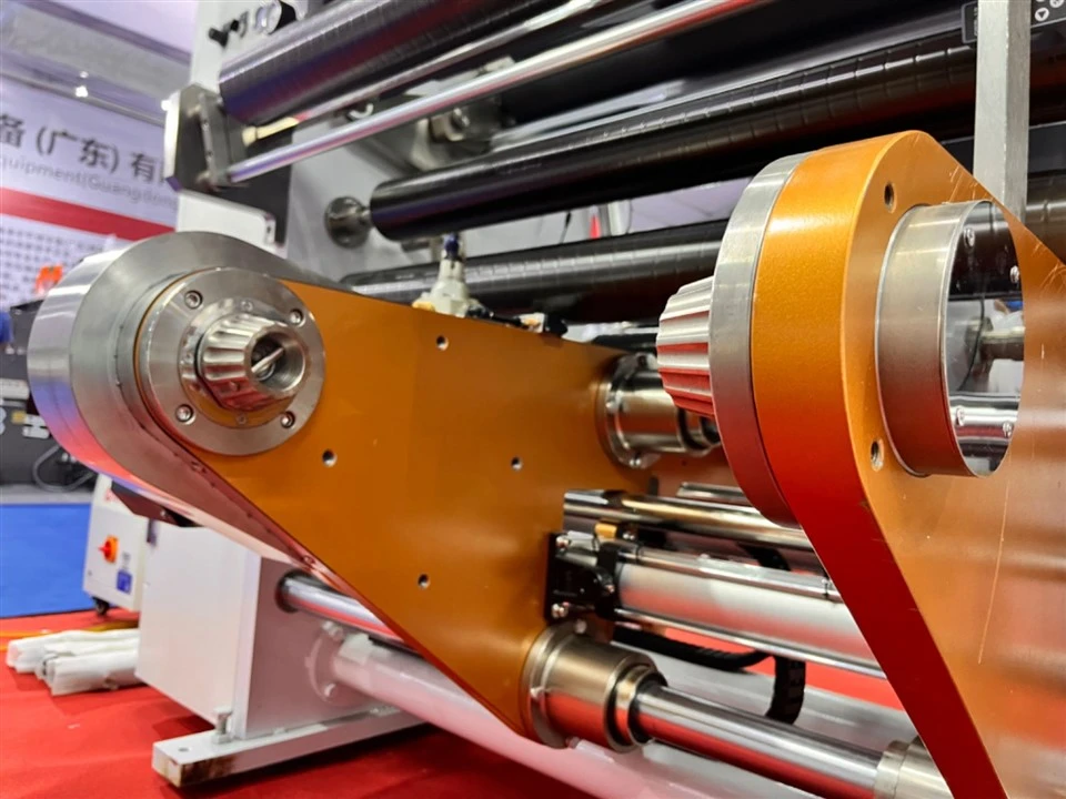 Efficient Multi-Function Packaging Machinery Solventless Lamination Machine